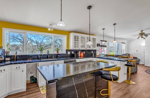 Pilot Hill Otro | Getaway Ranch-House w/ Hot Tub, and King Bed