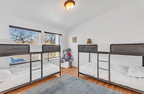 Pilot Hill Otro | Getaway Ranch-House w/ Hot Tub, and King Bed