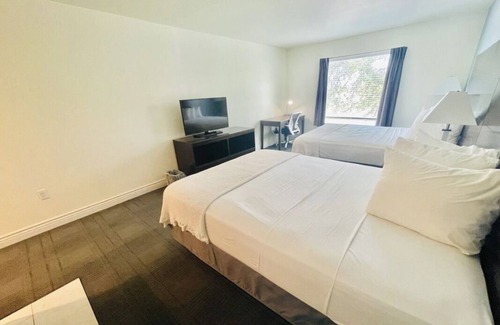Cuero Casa | Getaway Weekend Trip! Comes w/ Free Parking, Minutes from Guadalupe River!