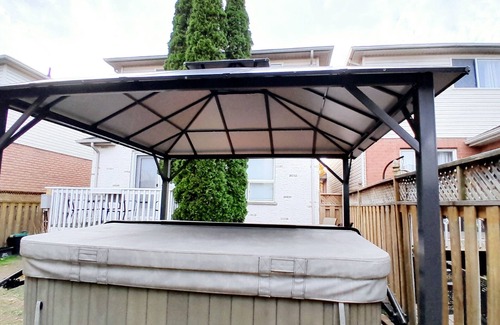 Orillia Casa | ❤ Getaway with an 8-seater Hot Tub ❤