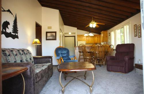 Island Park Complejo | GetAways at Timbers at Island Park Village