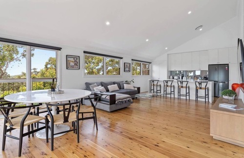 Macmasters Beach Casa | Getawayz NSW - 'Aarini Cottage' - 600m to stunning MacMasters Beach, Coastal Walks & Cafes