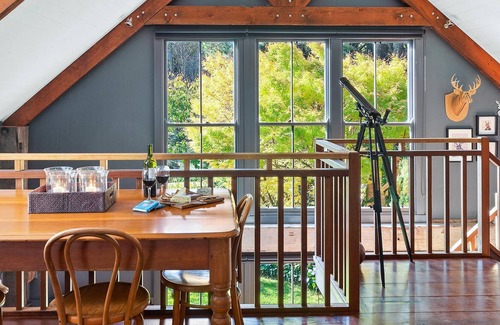 Wildes Meadow Otro | Getawayz NSW - Architectural Masterpiece - The Lakeside Barn.
