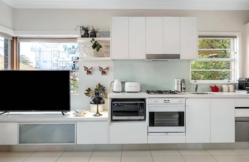 Kirribilli Apartamento | Getawayz NSW - Heatherbrae II - Chic 2 Bed Apartment, Stunning Harbour Bridge Views.