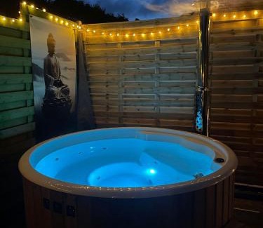Medemblik Casa | Gezellige Pipo met grote schommel aan het water
