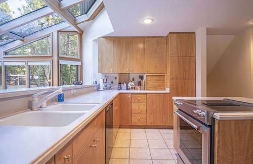Black Butte Ranch Casa | GH091A | Views of Big Meadow 5th fairway. Spacious home with a game room!