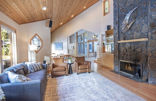 Black Butte Ranch Casa | GH091A | Views of Big Meadow 5th fairway. Spacious home with a game room!