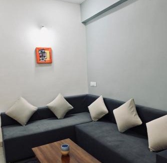 Indore Apartamento | GharBar