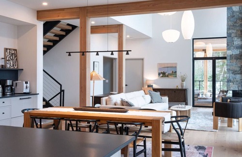 Revelstoke Casa | Ghost Peak Chalet: Ski-In Access