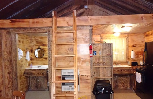 Pittsburg Cabina | Ghost wood Quiet, Peaceful, Relaxing overall A Great Get Away Cabin!!!!