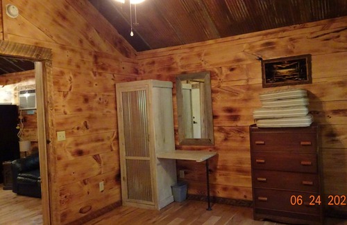Pittsburg Cabina | Ghost wood Quiet, Peaceful, Relaxing overall A Great Get Away Cabin!!!!