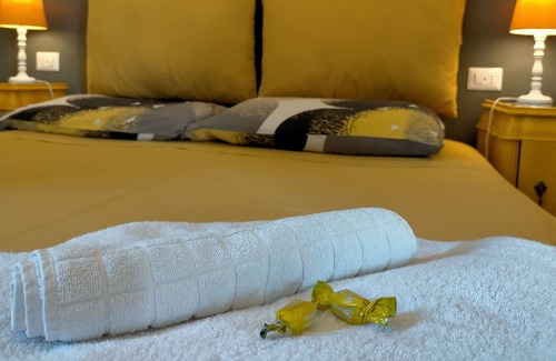 Seregno Apartamento | YELLOW GOLD APARTMENT- BETWEEN MILAN AND COMO LAKE