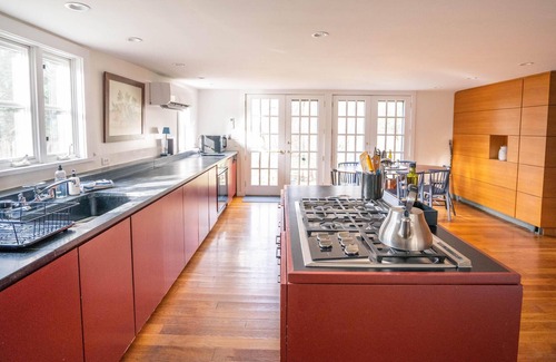 New Paltz Casa | Giant, Cozy Getaway in the Country