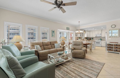 New Smyrna Beach Condominio | 🌊Giant Sundeck with Pool Access | Oceanfront | Atlantic Villas 102🌊