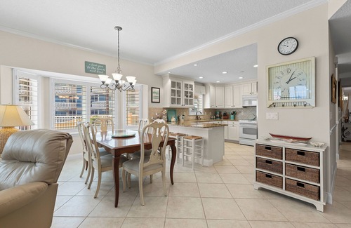 New Smyrna Beach Condominio | 🌊Giant Sundeck with Pool Access | Oceanfront | Atlantic Villas 102🌊