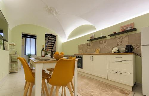 Borgo-Sanzio Casa | Giatì Studio - Cortile Privato & Metro