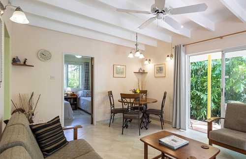 Gibbes Cabaña | Relajarse, actualizar y renovar en el entorno caribeño de Gibbs Palms.