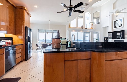 Cape Coral Casa | Giga-Homes "THE VIEW" Luxury Waterfront - up to 19 Person