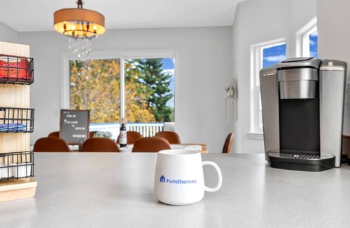 Freeland Casa | Gigantic 6b3b Home | Water View+Hot Tub+Game Room