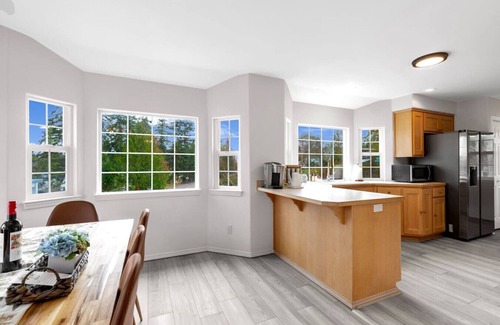 Freeland Casa | Gigantic 6b3b Home | Water View+Hot Tub+Game Room