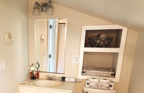 Diamond Springs Casa | Gigi's Blue Roof Cottage