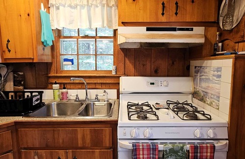 Southwest Harbor Cabaña | Gilbert Cottage - privacidad boscosa en Southwest Harbor