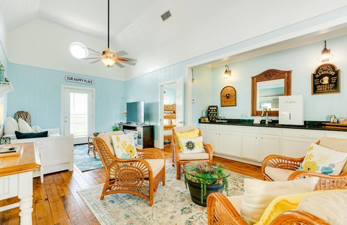 Port Bolivar Casa | Gilchrist 3BR | Walk to Beach & Covered Deck