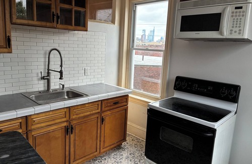 Brewerytown Apartamento | gilded age lower tower suite