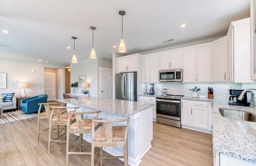 Bermuda Bay Condominio | Gilded Garnet - Spacious 3BR Corner Unit, Sunset Views, Near Beach