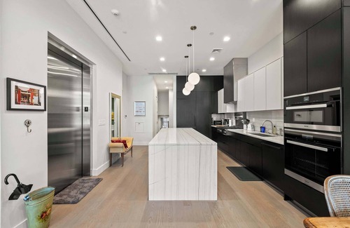 SoHo Apartamento | Gilded Loft by Rove Travel | 2BR Vibrant Loft