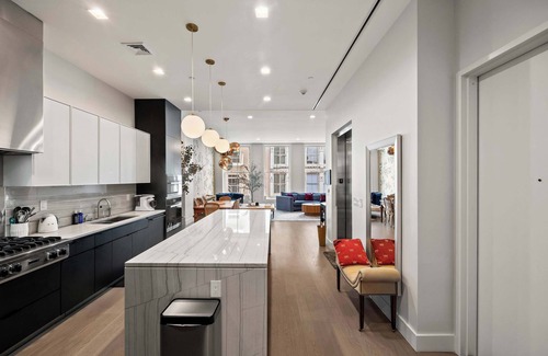 SoHo Apartamento | Gilded Loft by Rove Travel | 2BR Vibrant Loft