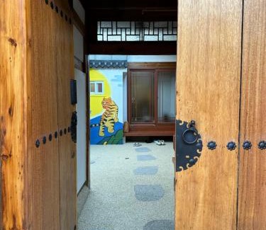 Samseon-dong Casa | Gilgaon Hanok Stay