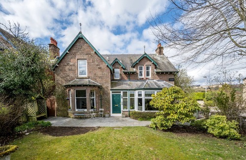 Murthly Casa | Gilmore House - 5 bedroom Victorian home with hot tub