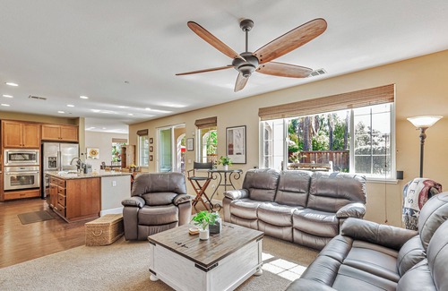 Gilroy Casa | Gilroy Oasis: Spacious 5-bedroom house in charming Gilroy