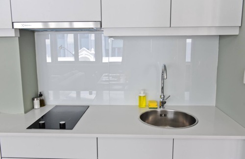 Santo Antonio Apartamento | Gin o Clock in Lisbon - by Misha s Place 3A