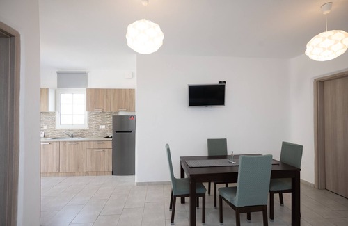 Plintri Apartamento | Ginger Gold Apt Getaway with Shared Pool