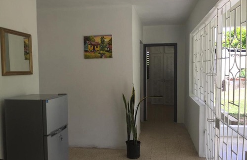 Runaway Bay Apartamento | Ginger Mango Garden Apartment-Beach-5min Drive, 1 hr Montego Bay, 25 mins Ocho Rios, Continental Breakfast