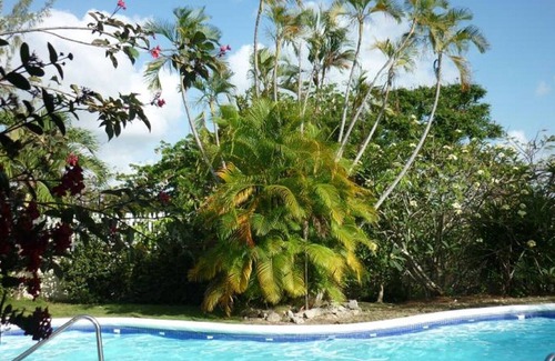 Merlin Bay Cabaña | Gingerbread Cottage con piscina. Nr Holetown