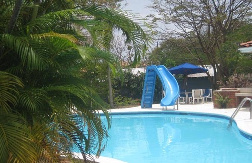 Merlin Bay Cabaña | Gingerbread Cottage con piscina. Nr Holetown