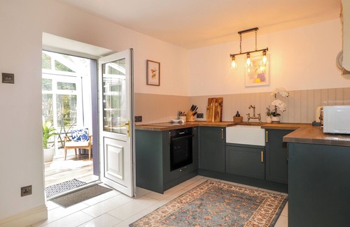 Mey Cabaña | GINGERBREAD HOUSE, romantic, country holiday cottage in Thurso