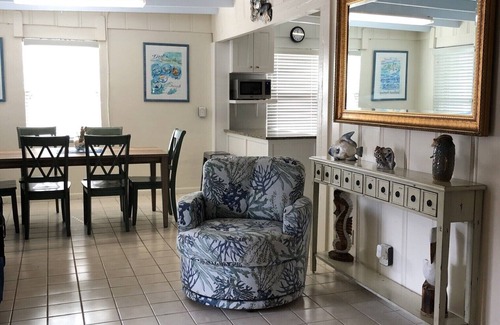 Crystal Beach Cabaña | Ginnys Cozy Beach Cottage