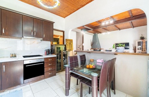 Chlomatiana Apartamento | Giourgas house