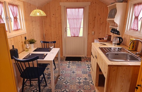 Bergeijk Cabina | Gipsy wagon 2pers at camping Lindershoeve Bergeijk where tranquility and nature come together