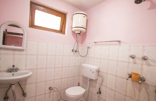 New Manali Hotel | Giriraj Guest House