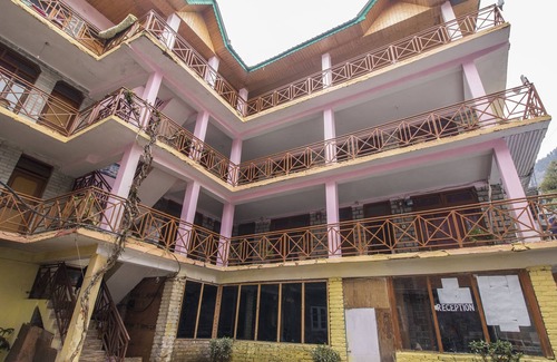 New Manali Hotel | Giriraj Guest House