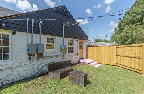 University District Casa | Girls Just Want To Have Fun: Girly Getaway! Luxe + Spacious 2 BR FENCED YARD