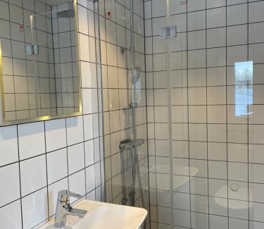 Huskvarna Cama Y Desayuno | Gisebo Vingård