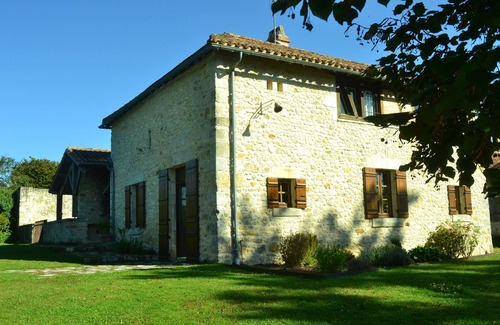 Saint-Martin-de-Fressengeas Casa | Gites de la Baine: casa cuadrada y fenestra