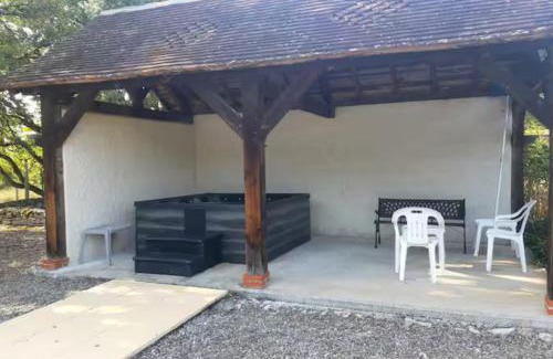 Martel Casa | Gite 06-Les Glycines avec piscine & jacuzzi-5 pers