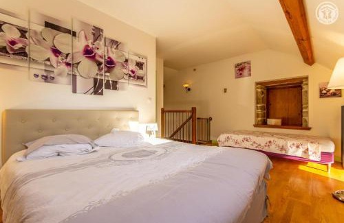 Antully Casa | Gite 1 Les Perrières 6 personnes Bourgogne Maison entre Autun et Le Creusot TGV Maymard Yannick